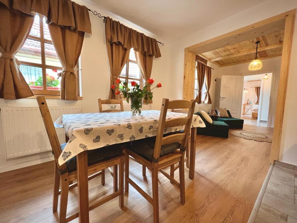Victoria Gasthaus Rasnov - Charming Vacation House In Rasnov Екстер'єр фото